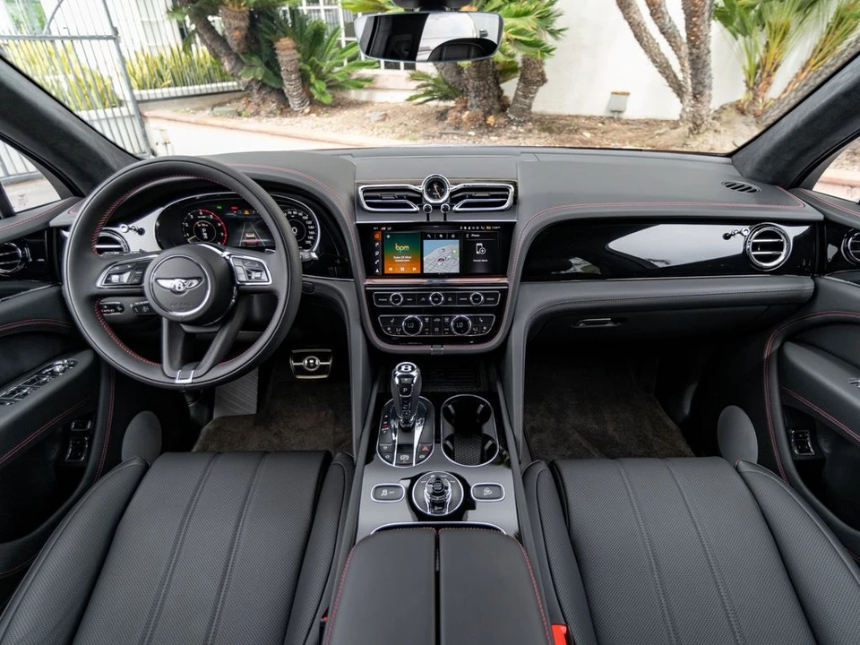 2026 Bentley Bentayga - Image 4 of 31