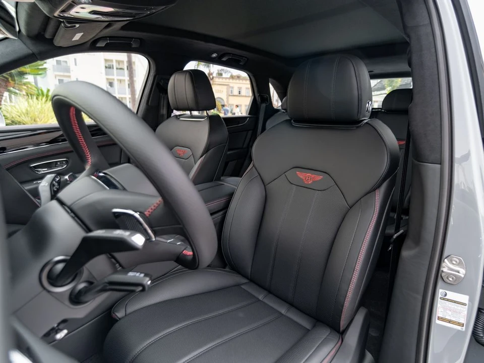 2026 Bentley Bentayga - Image 12 of 31