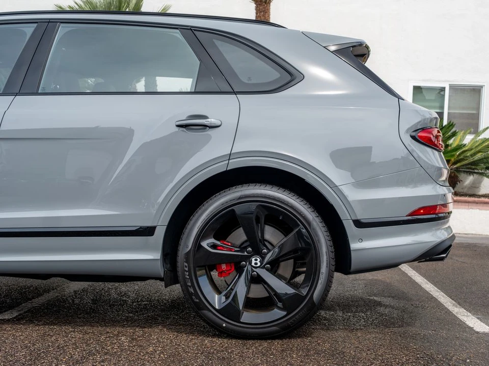 2026 Bentley Bentayga - Image 28 of 31