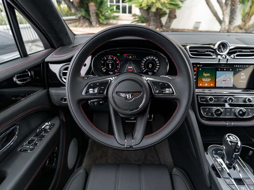 2026 Bentley Bentayga - Image 26 of 31
