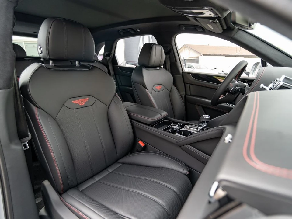 2026 Bentley Bentayga - Image 23 of 31