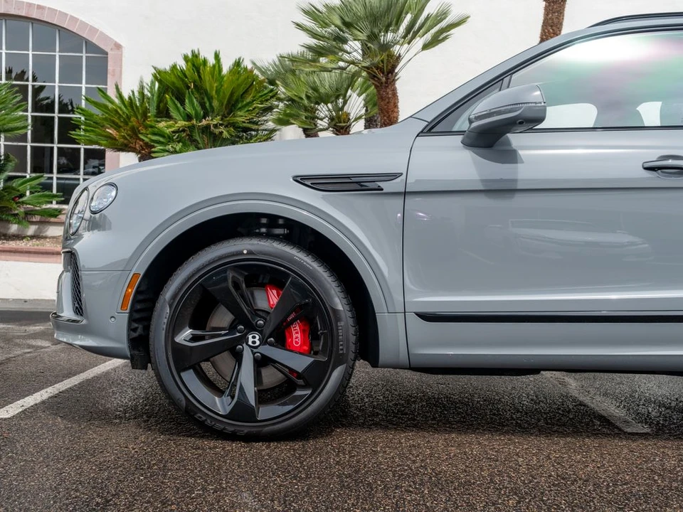 2026 Bentley Bentayga - Image 27 of 31