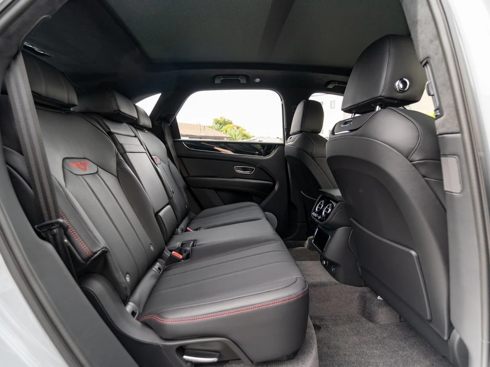 2026 Bentley Bentayga - Image 20 of 31