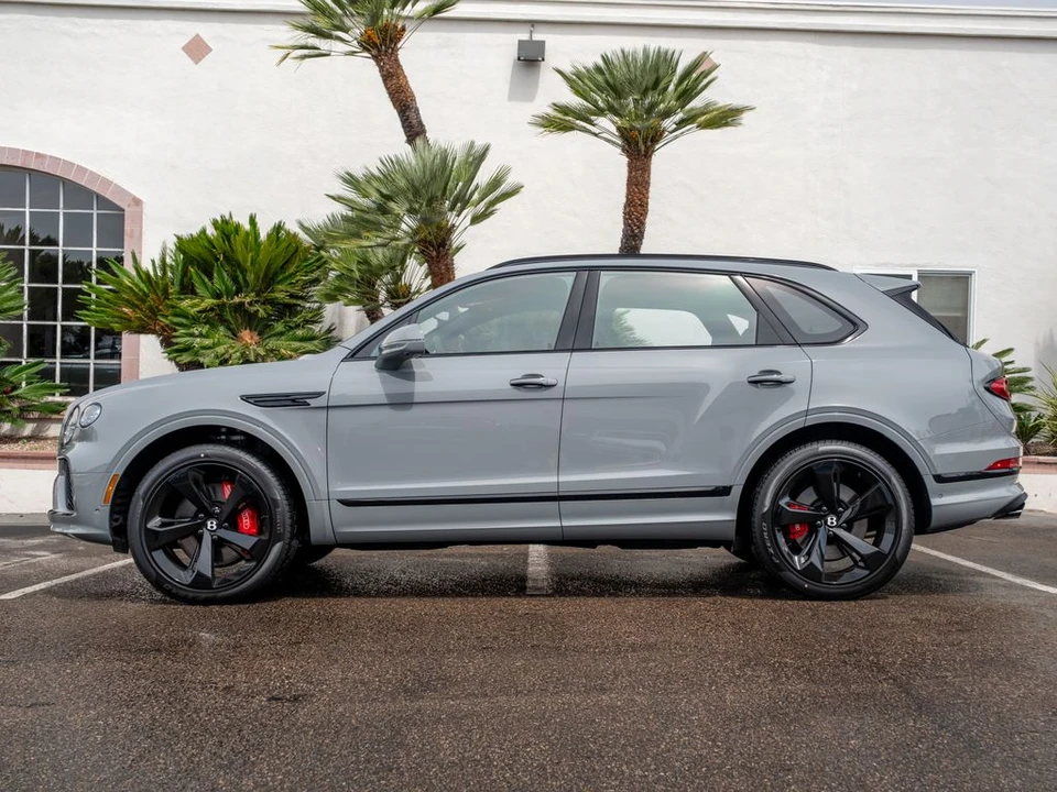 2026 Bentley Bentayga - Image 5 of 31