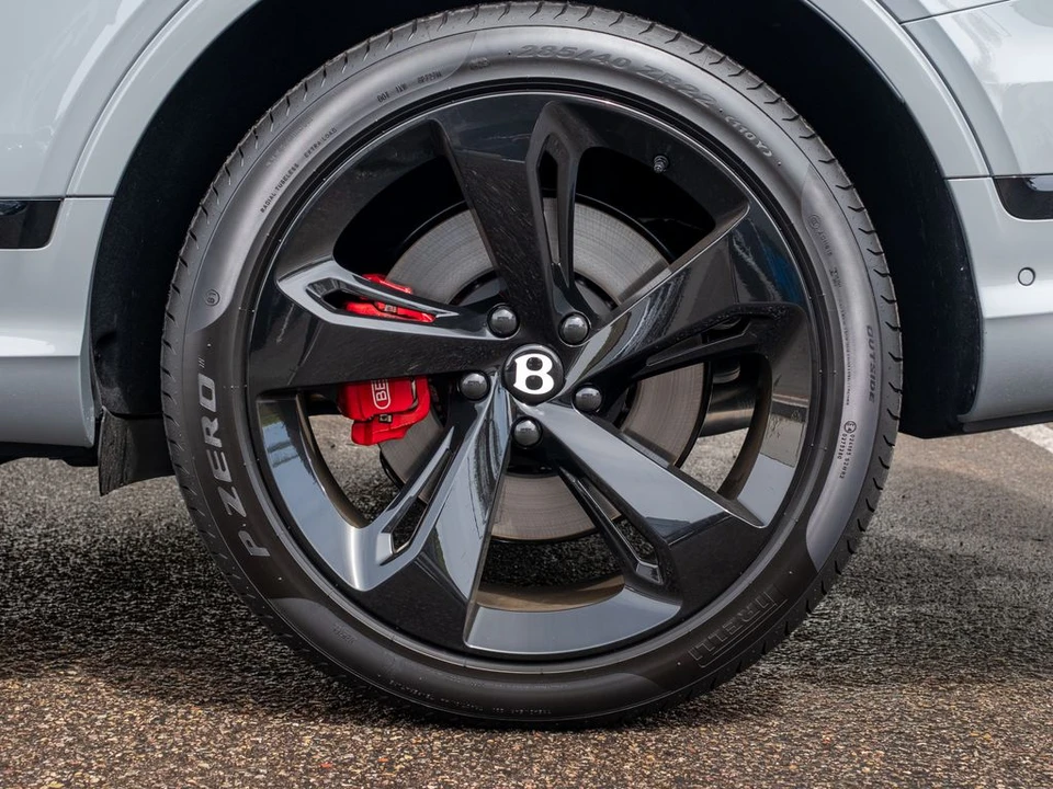 2026 Bentley Bentayga - Image 29 of 31