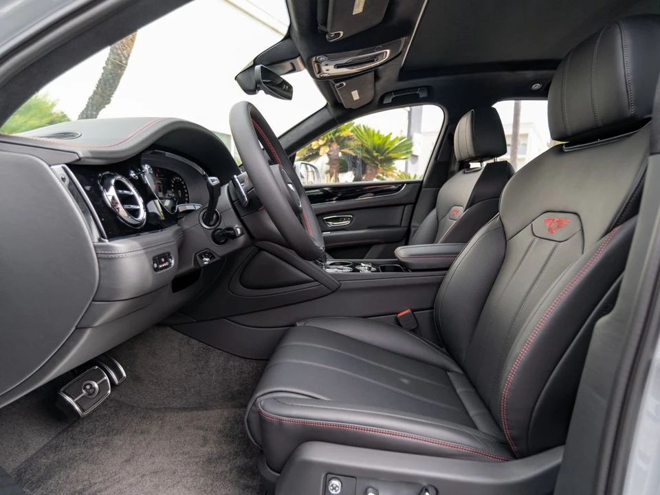 2026 Bentley Bentayga - Image 11 of 31