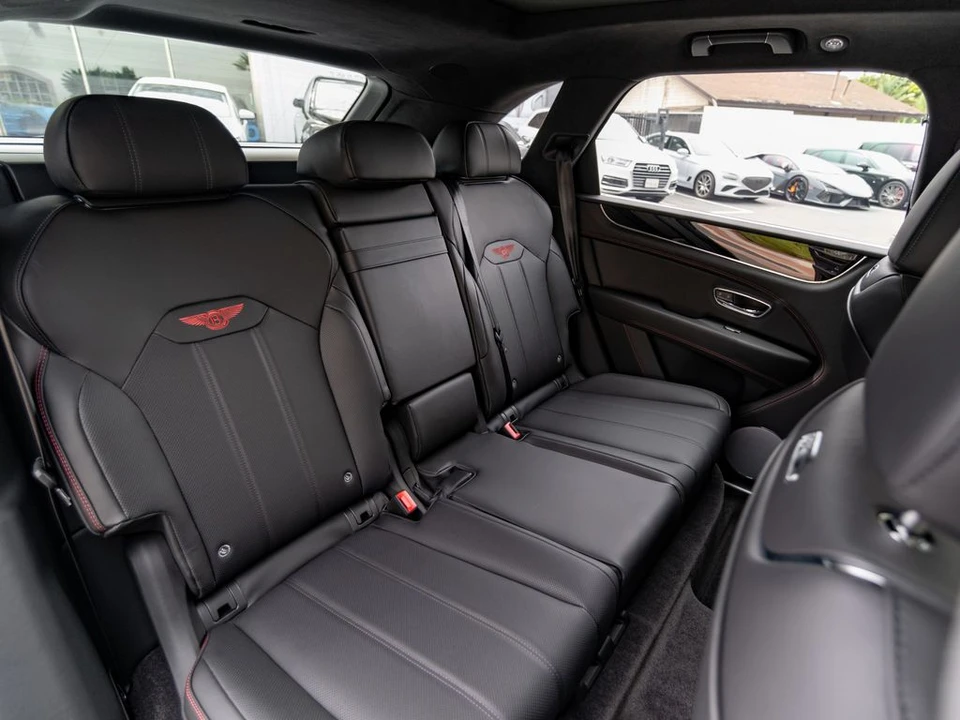 2026 Bentley Bentayga - Image 21 of 31