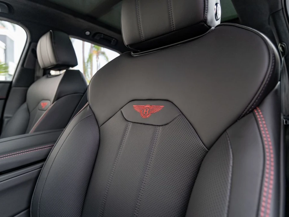 2026 Bentley Bentayga - Image 13 of 31
