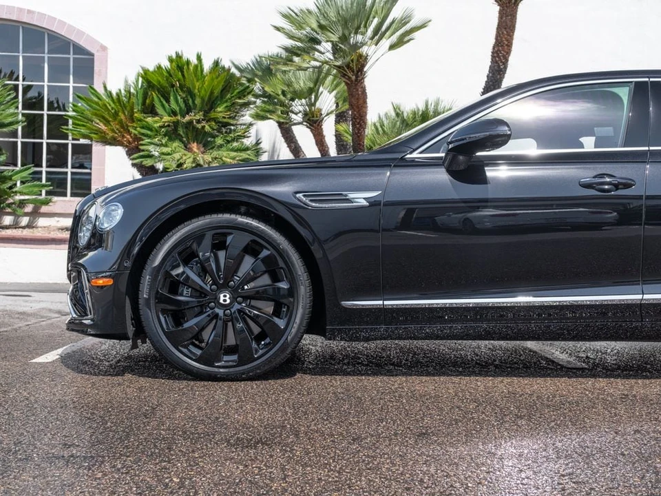 2026 Bentley Continental Flying Spur - Image 28 of 31