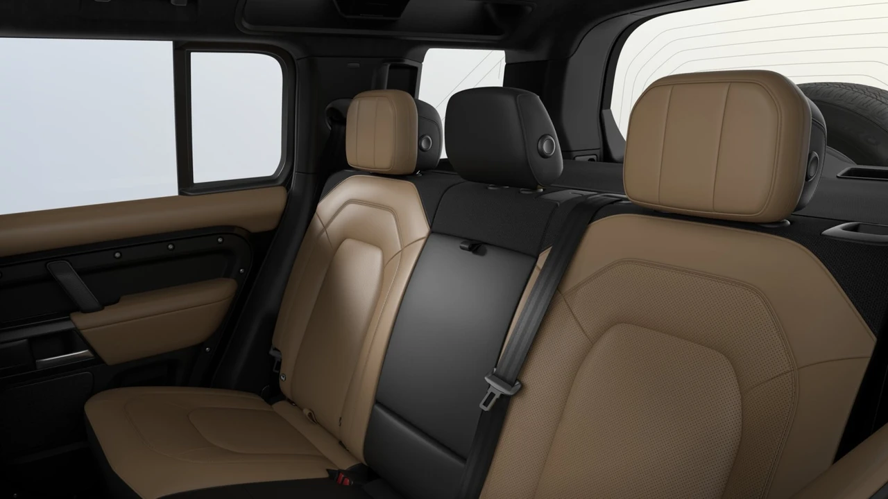 2026 Land Rover Defender Octa - Image 7 of 7