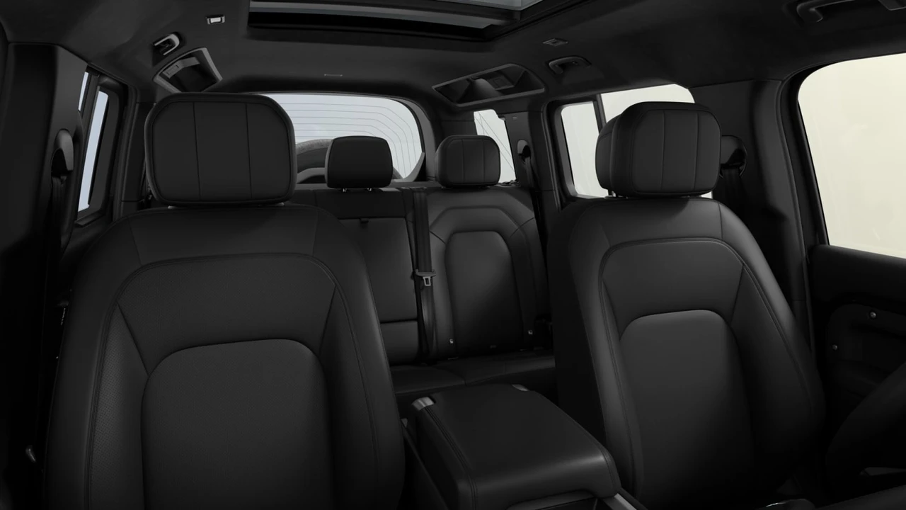 2026 Land Rover Defender Octa - Image 6 of 7