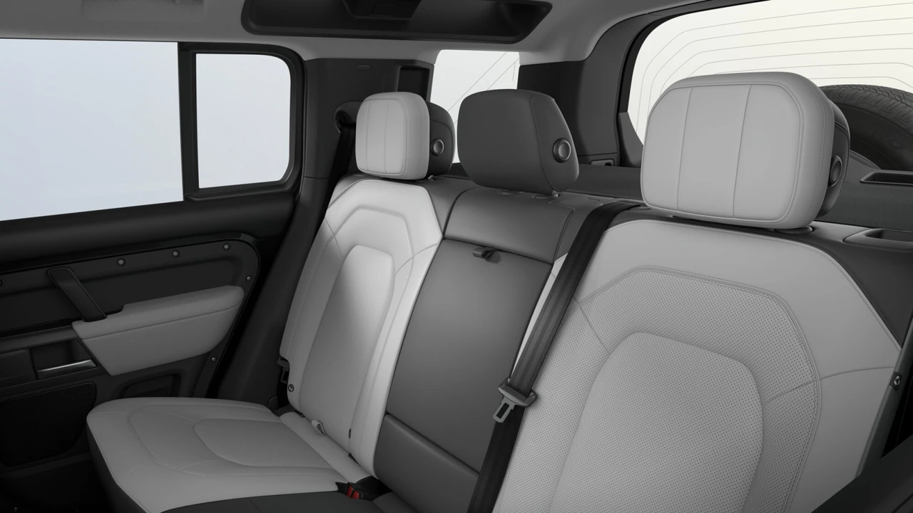 2026 Land Rover Defender Octa - Image 7 of 7