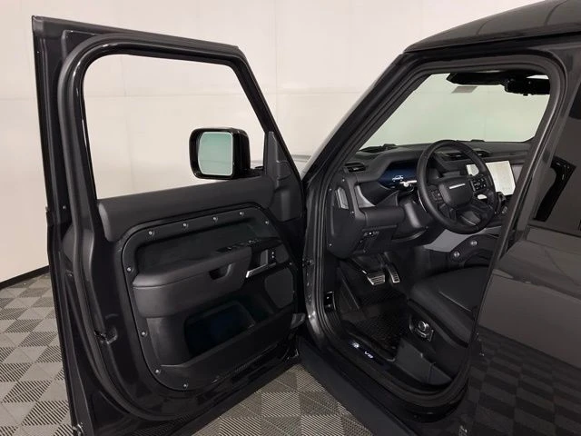 2026 Land Rover Defender L663 - Image 25 of 31