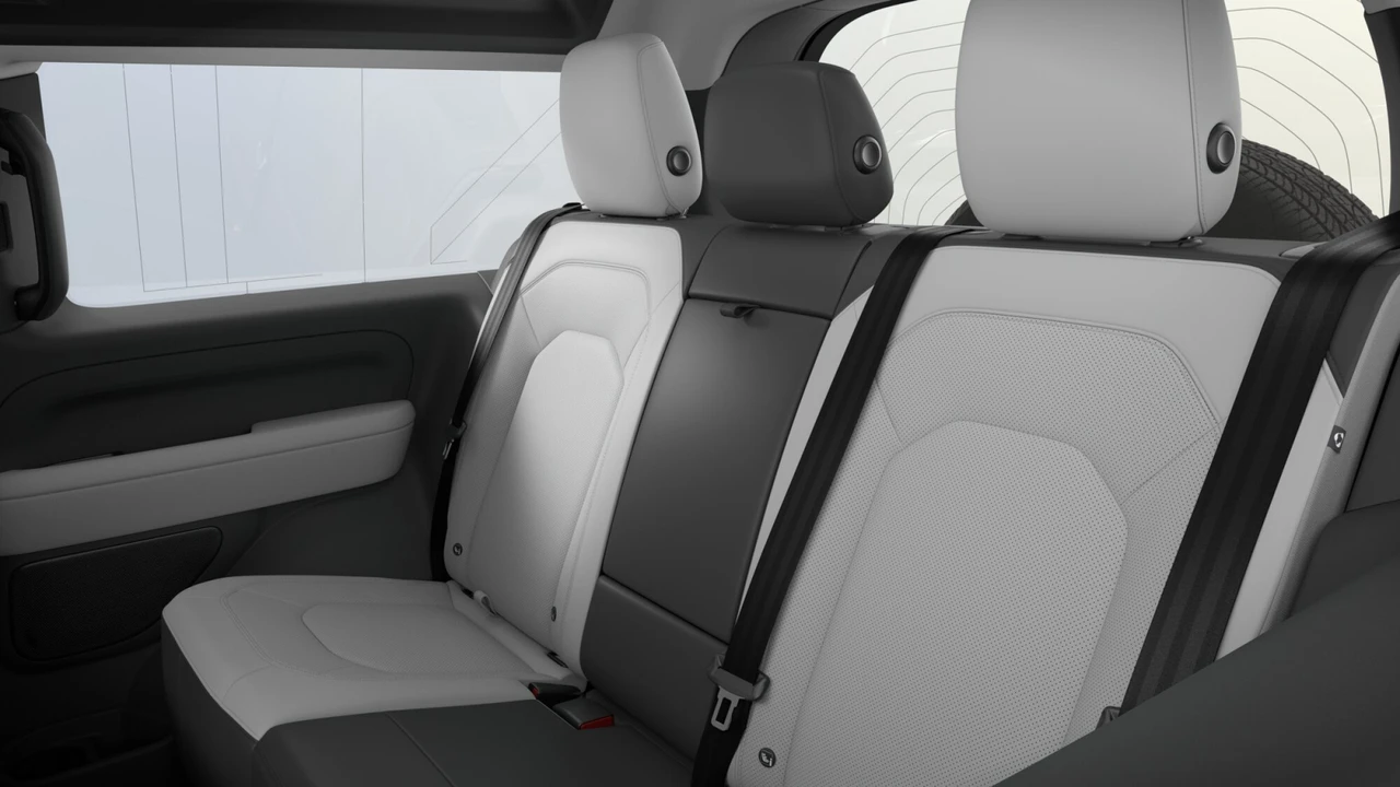 2026 Land Rover Defender Octa - Image 7 of 9