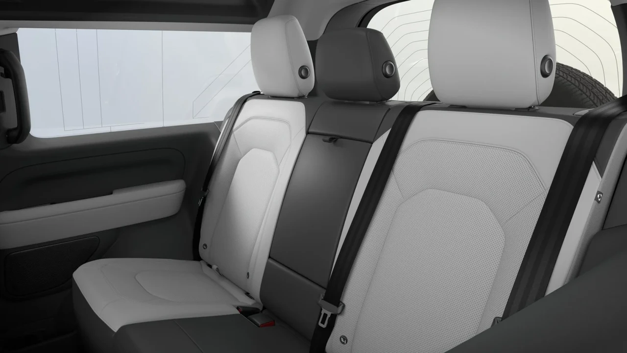 2026 Land Rover Defender Octa - Image 7 of 9
