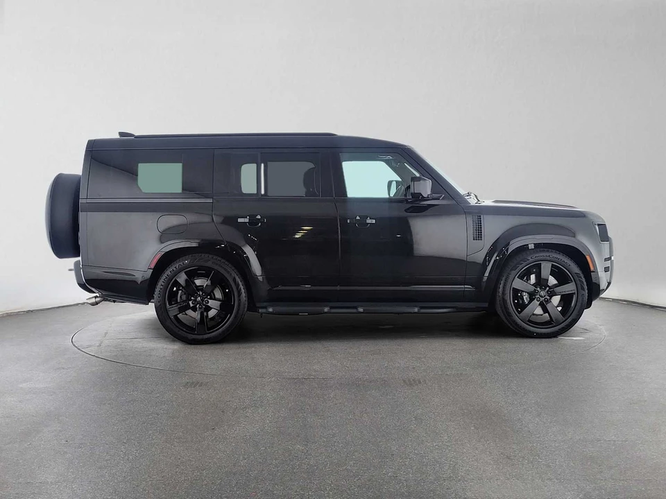 2026 Land Rover Defender V8 - Image 3 of 31