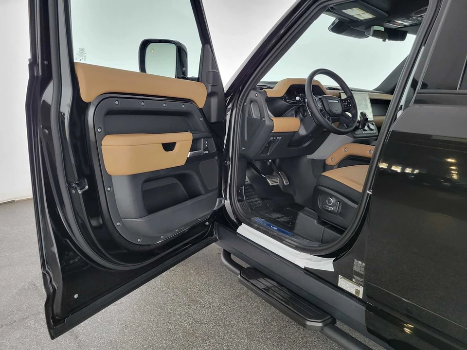 2026 Land Rover Defender V8 - Image 25 of 31