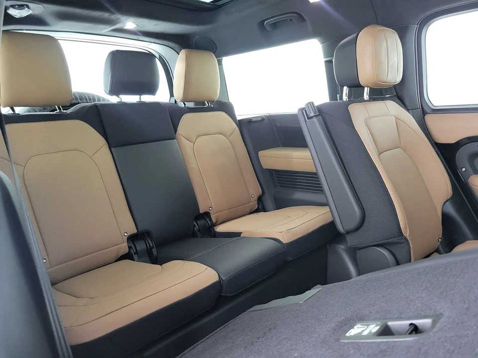 2026 Land Rover Defender V8 - Image 13 of 31