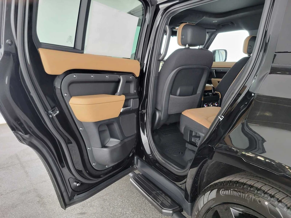 2026 Land Rover Defender V8 - Image 20 of 31