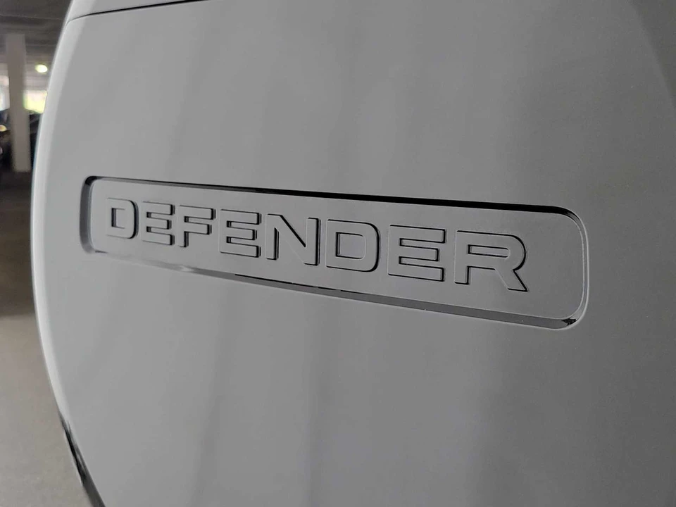 2026 Land Rover Defender V8 - Image 15 of 31