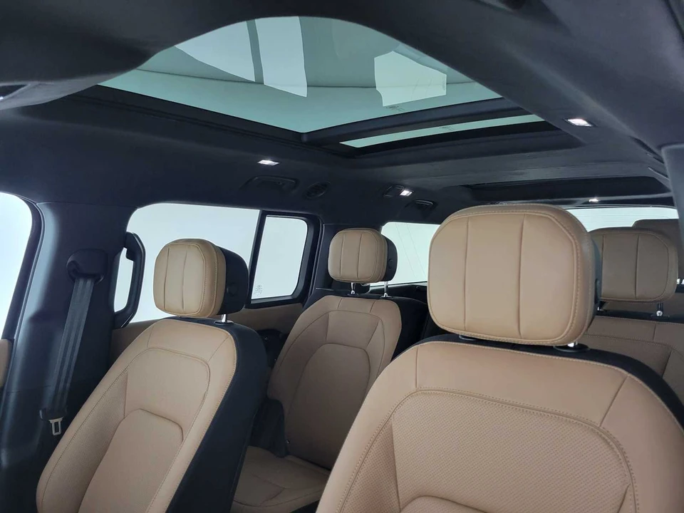2026 Land Rover Defender V8 - Image 28 of 31