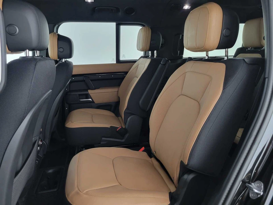 2026 Land Rover Defender V8 - Image 21 of 31