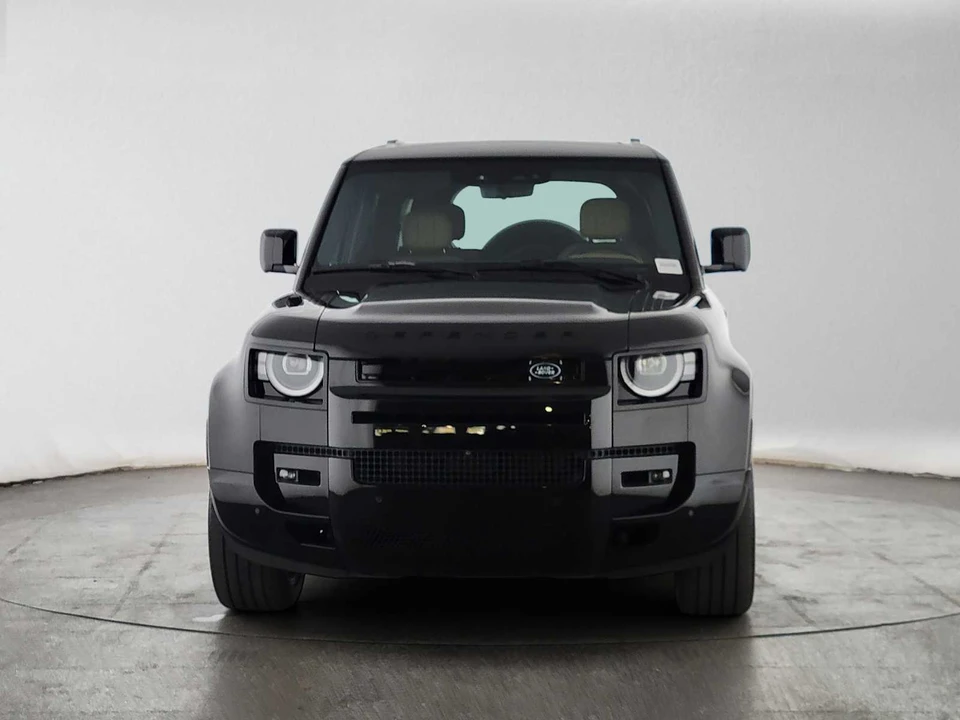 2026 Land Rover Defender V8 - Image 8 of 31