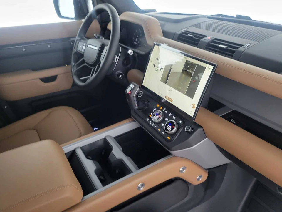 2026 Land Rover Defender V8 - Image 11 of 31