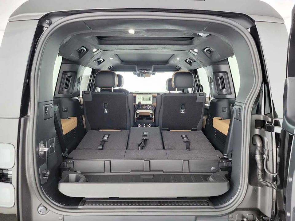 2026 Land Rover Defender V8 - Image 18 of 31