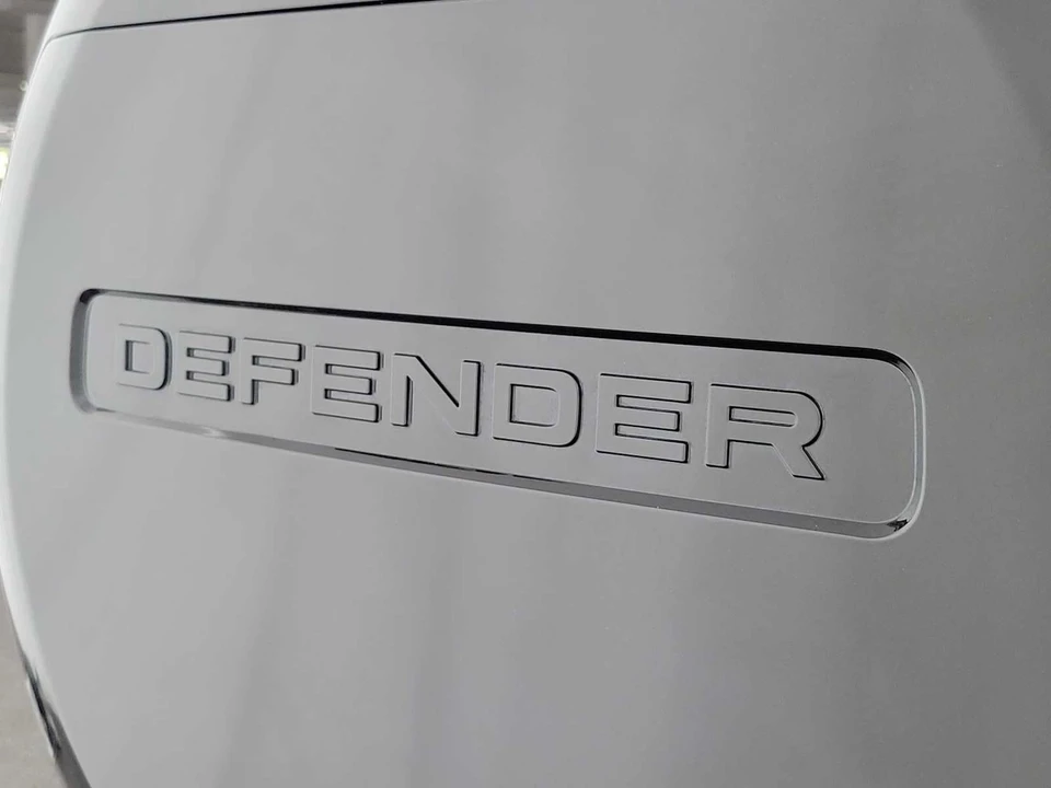 2026 Land Rover Defender V8 - Image 16 of 31