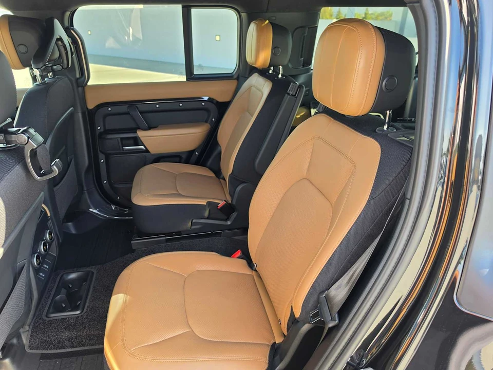 2026 Land Rover Defender V8 - Image 19 of 31