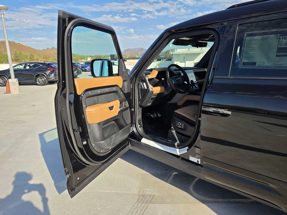 2026 Land Rover Defender V8 - Image 21 of 31