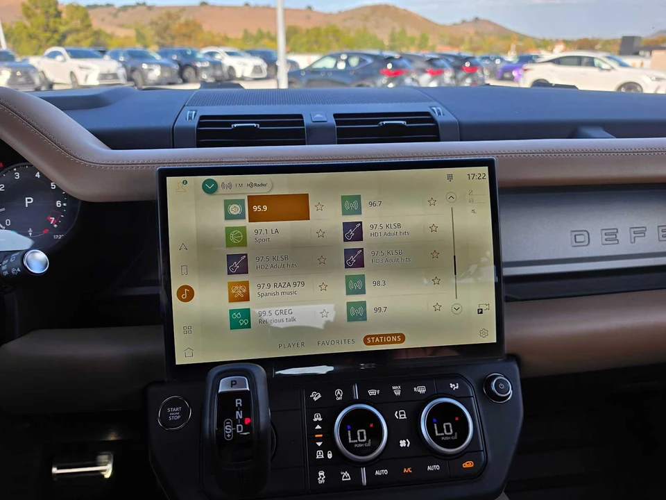 2026 Land Rover Defender V8 - Image 28 of 31