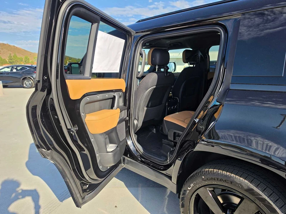 2026 Land Rover Defender V8 - Image 17 of 31
