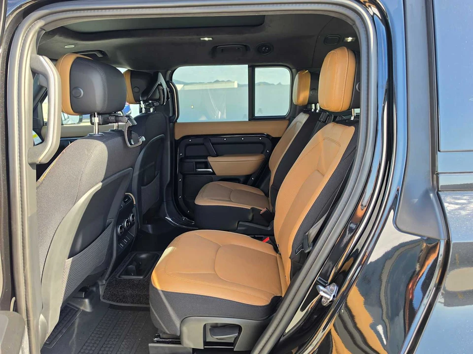 2026 Land Rover Defender V8 - Image 18 of 31