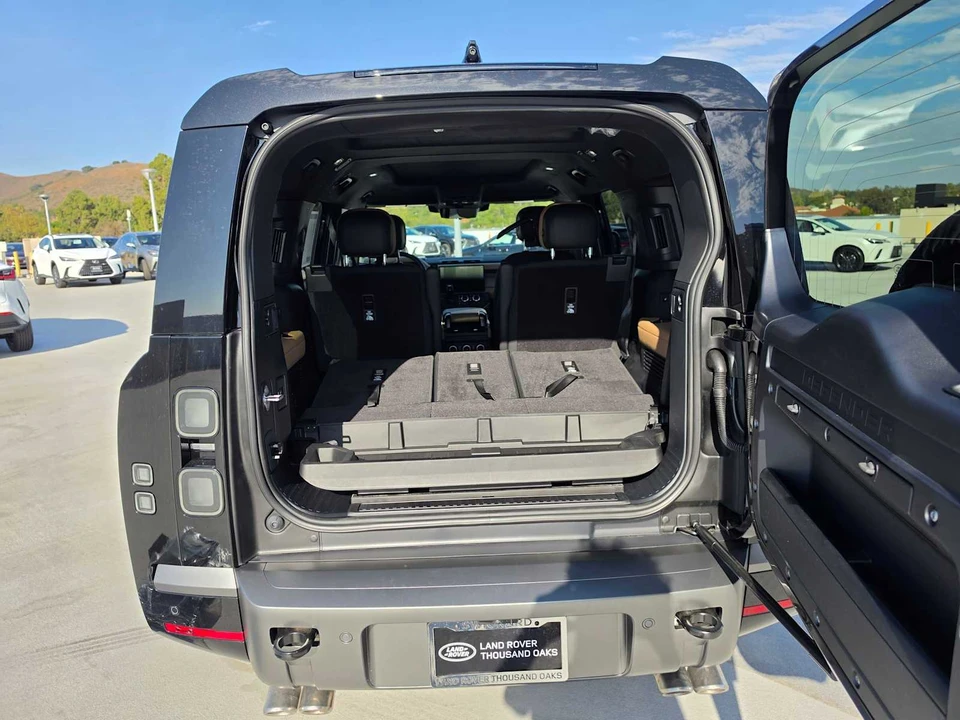 2026 Land Rover Defender V8 - Image 16 of 31