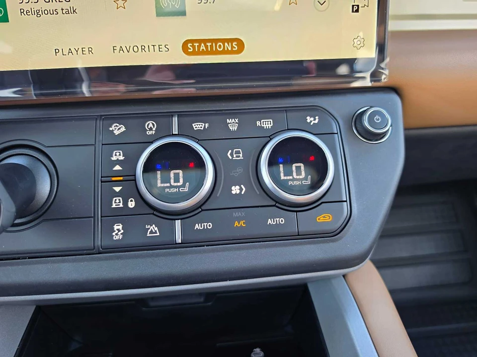2026 Land Rover Defender V8 - Image 30 of 31