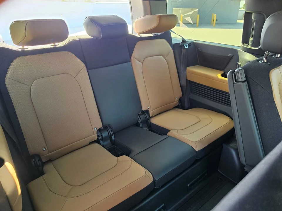 2026 Land Rover Defender V8 - Image 15 of 31