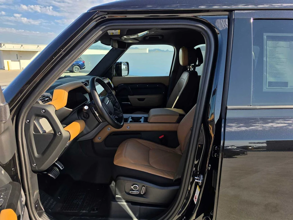 2026 Land Rover Defender V8 - Image 22 of 31