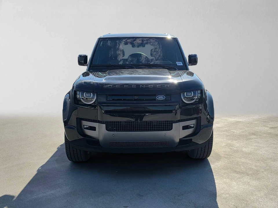 2026 Land Rover Defender V8 - Image 8 of 31