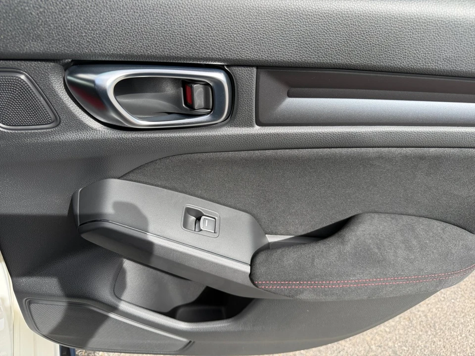 2026 Honda FL5 Civic Type R - Image 28 of 31