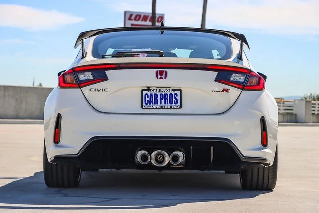 2026 Honda FL5 Civic Type R - Image 15 of 30