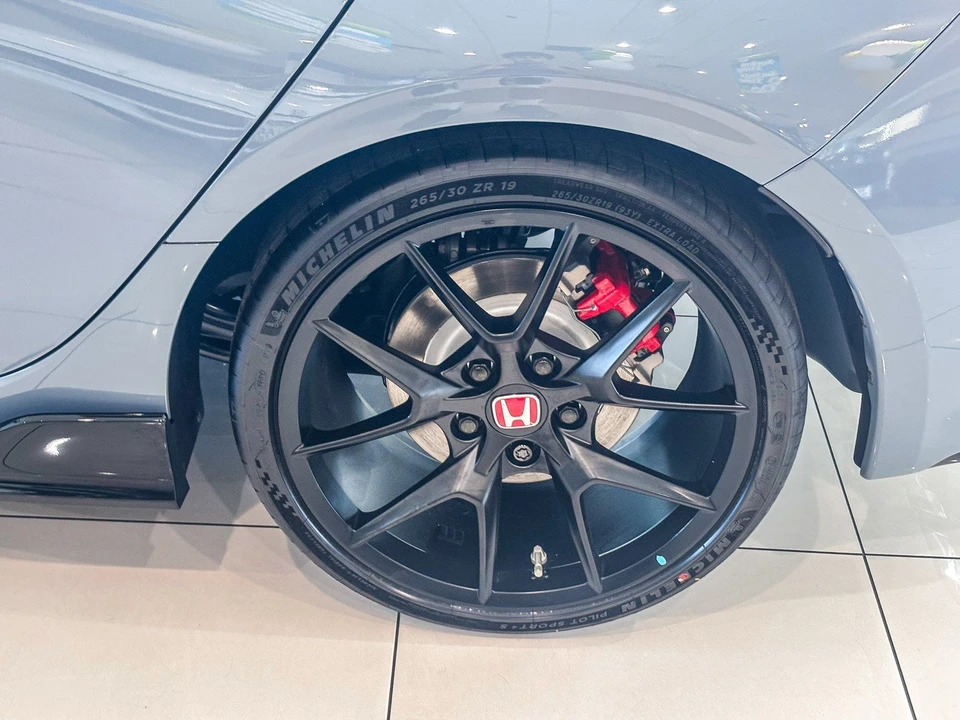 2026 Honda FL5 Civic Type R - Image 12 of 31