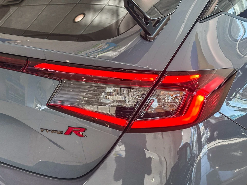 2026 Honda FL5 Civic Type R - Image 7 of 31