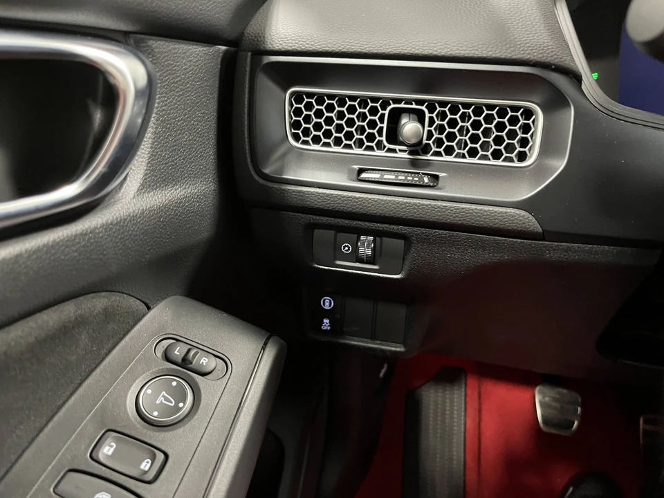 2026 Honda FL5 Civic Type R - Image 16 of 29