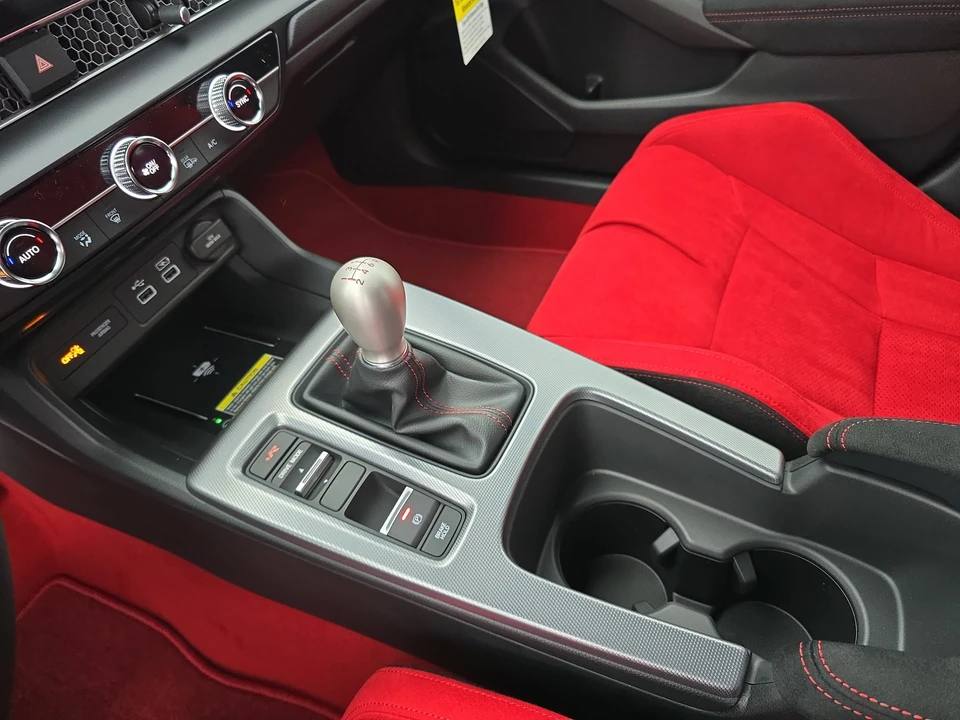 2026 Honda FL5 Civic Type R - Image 24 of 31