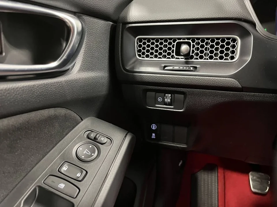 2026 Honda FL5 Civic Type R - Image 17 of 31