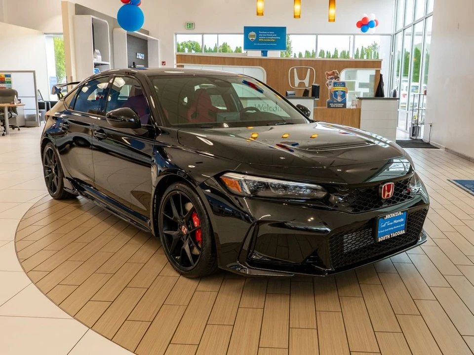 2026 Honda FL5 Civic Type R - Image 2 of 29