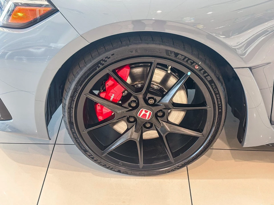 2026 Honda FL5 Civic Type R - Image 11 of 30