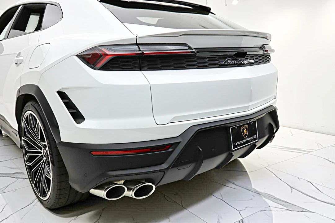 2026 Lamborghini Urus SE - Image 12 of 31